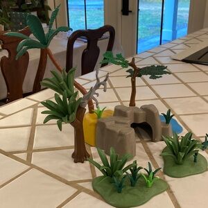 Playmobile pieces of jungle Playset with Trees and Rocks